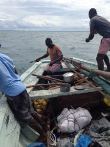kululeku_Freiwilligenarbeit_Afrika_Mosambik_Vilanculos_local_fishing_preparing-_lunch