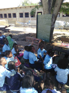 kululeku_School_outside_Vilanculos