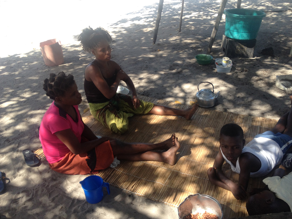 kids who need help Africa kululeku volunteering Mozambique
