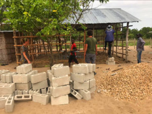 Freiwilligenarbeit_Afrika_Mosambik_kululeku_construction_work