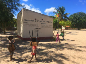 kululeku_volunteer_Africa_Mozambique_teaching