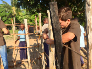 kululeku_volunteering_Africa_Mozambique_construction_toilet