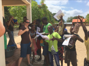 kululeku_volunteering_Africa_Mozambique_giftsl_kids