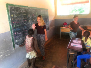 volunteer_Afrika_kululeku_social_work_abroad_teaching_english
