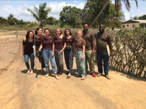 volunteer_Afrika_kululeku_social_work_abroad_teaching_group