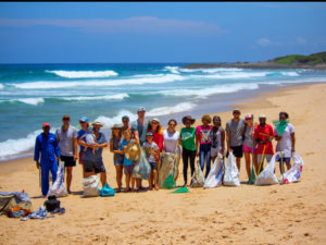 volunteering_Africa_Mozambique_kululeku_achievements_cleaning_beach