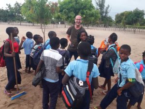 Volunteers_school_Vilanculos2