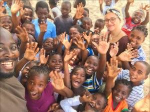 volunteer_Afrika_kululeku_social_work_abroad_teaching_children