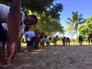 volunteer_Afrika_kululeku_social_work_abroad_teaching_sports