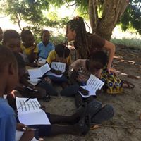 volunteers_Africa_Mozambique_Vilanculos_teaching_english